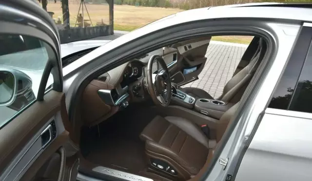 PORSCHE Panamera 