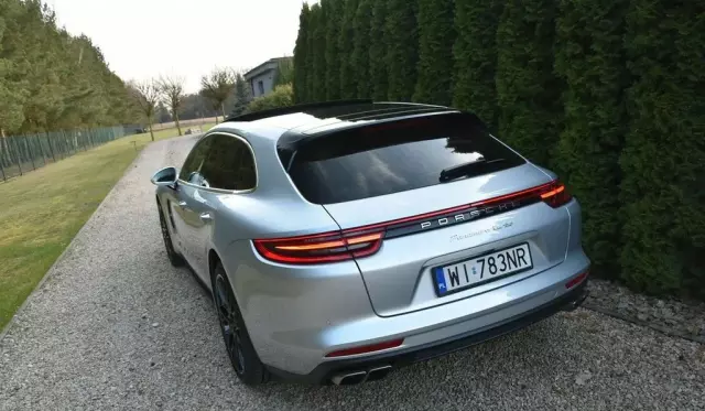 PORSCHE Panamera 