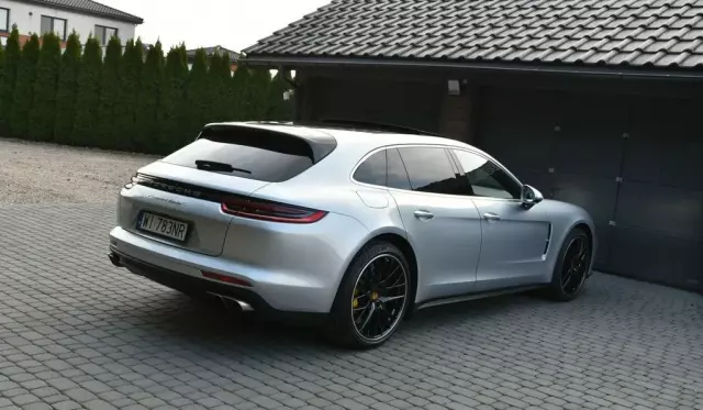 PORSCHE Panamera 