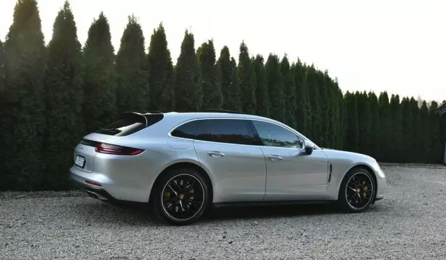 PORSCHE Panamera 