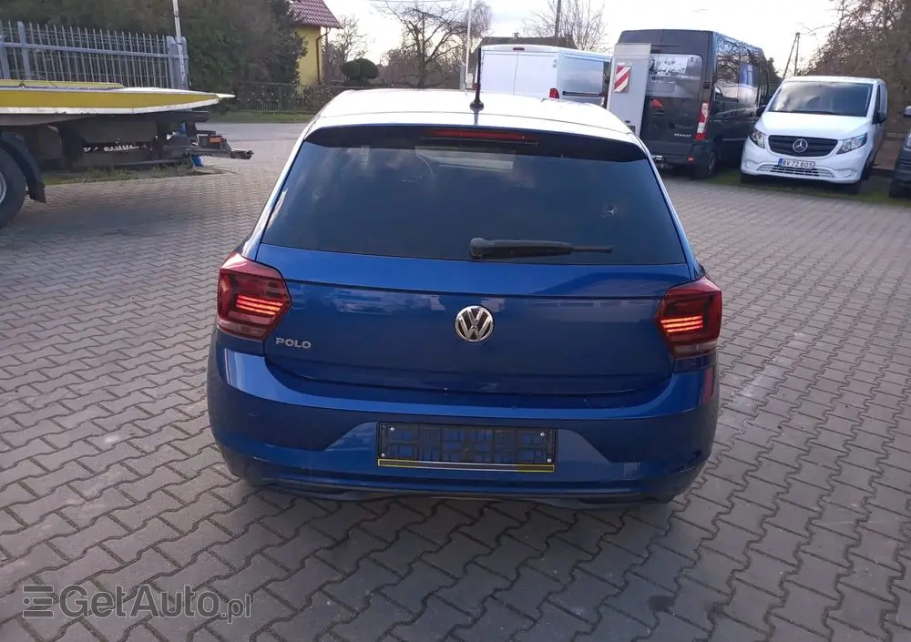 VOLKSWAGEN Polo 