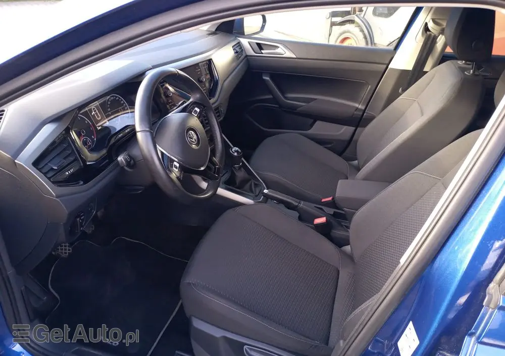 VOLKSWAGEN Polo 