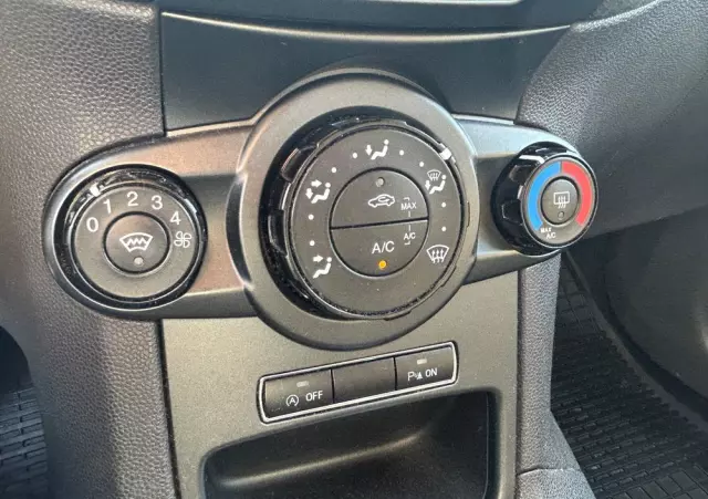 FORD Fiesta 1.0 EcoBoost Champions Edition