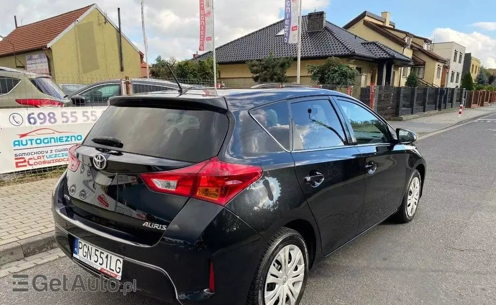 TOYOTA Auris 