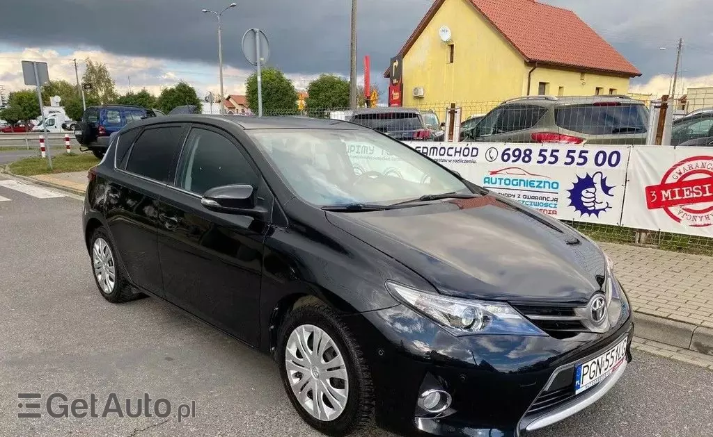 TOYOTA Auris 