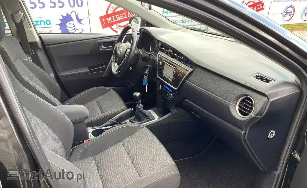 TOYOTA Auris 