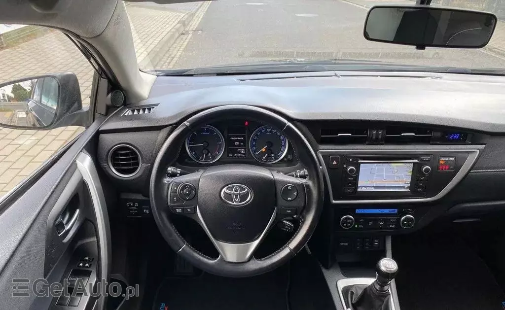 TOYOTA Auris 