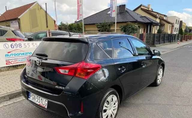 TOYOTA Auris 