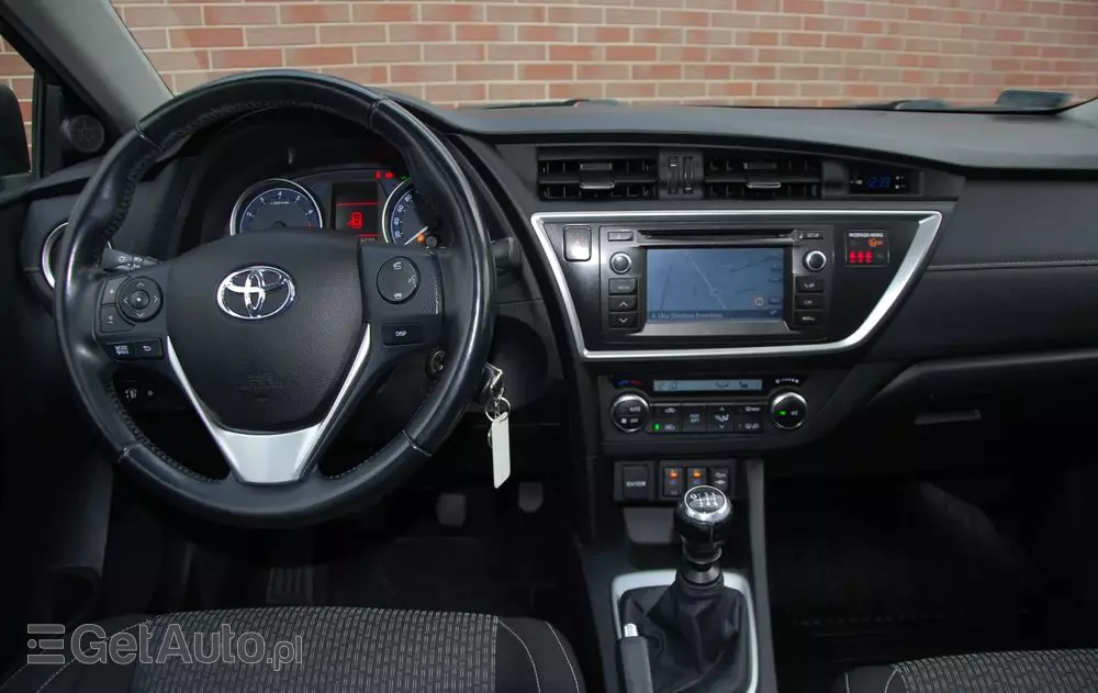 TOYOTA Auris 1.6 Premium
