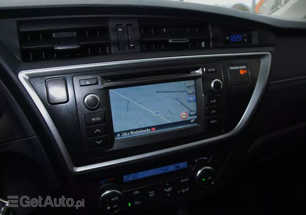 TOYOTA Auris 1.6 Premium