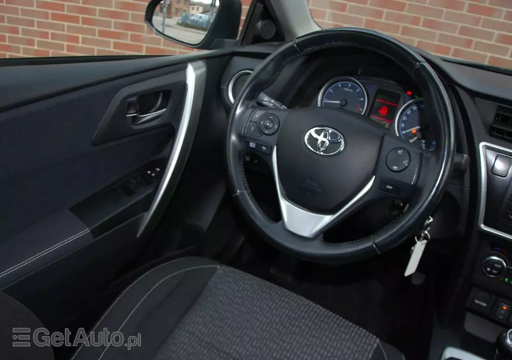 TOYOTA Auris 1.6 Premium