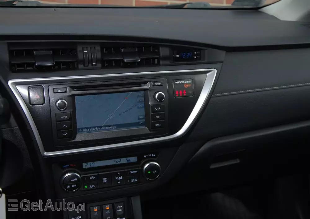 TOYOTA Auris 1.6 Premium