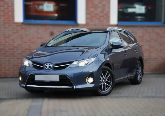 TOYOTA Auris 1.6 Premium