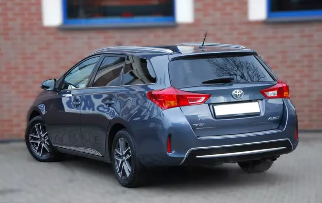 TOYOTA Auris 1.6 Premium