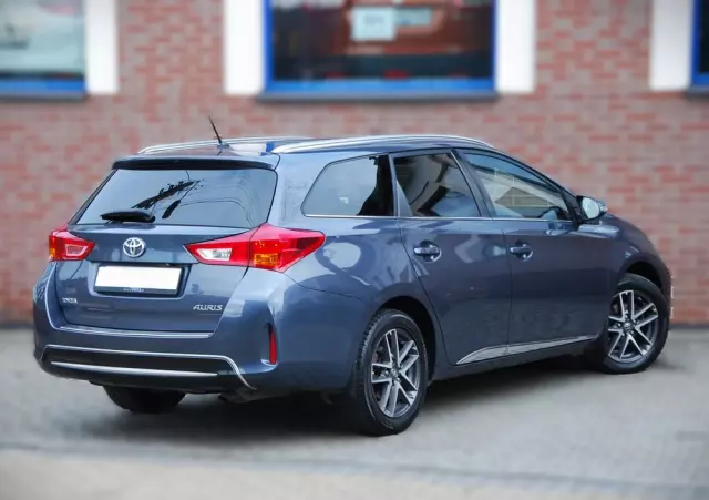 TOYOTA Auris 1.6 Premium