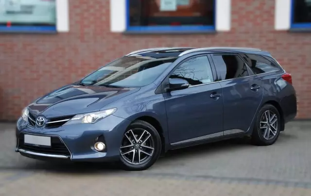 TOYOTA Auris 1.6 Premium