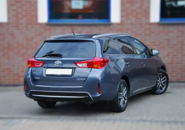 TOYOTA Auris 1.6 Premium