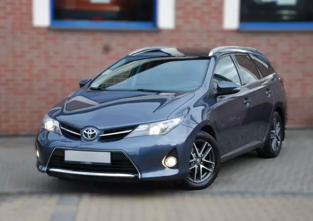 TOYOTA Auris 1.6 Premium