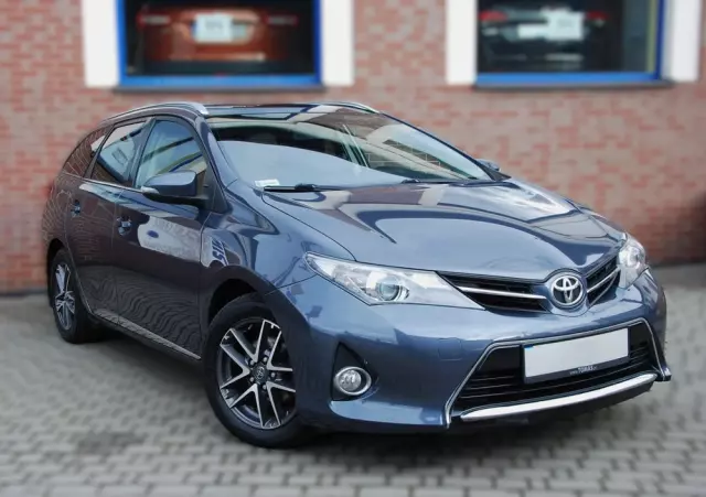 TOYOTA Auris 1.6 Premium