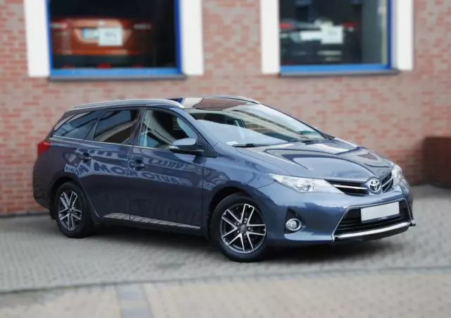 TOYOTA Auris 1.6 Premium