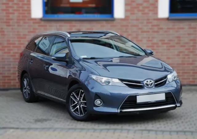 TOYOTA Auris 1.6 Premium