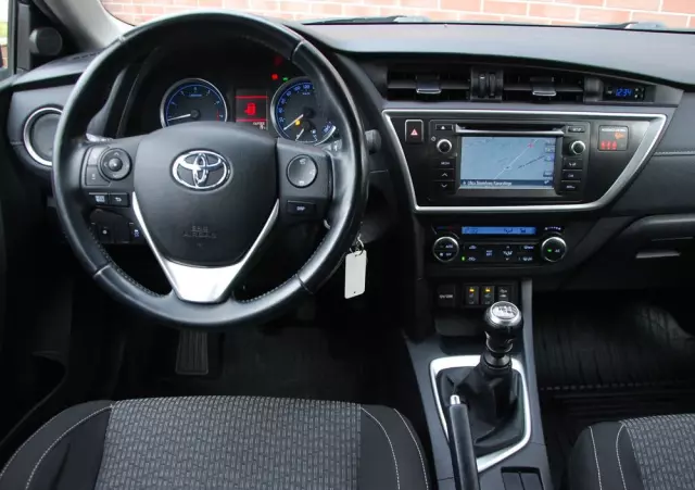 TOYOTA Auris 1.6 Premium