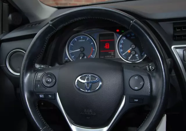 TOYOTA Auris 1.6 Premium