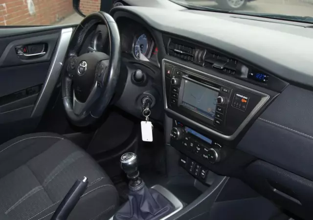 TOYOTA Auris 1.6 Premium