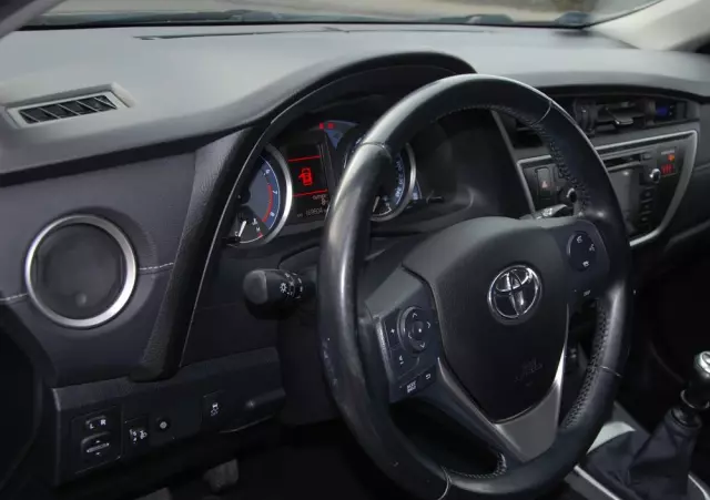 TOYOTA Auris 1.6 Premium