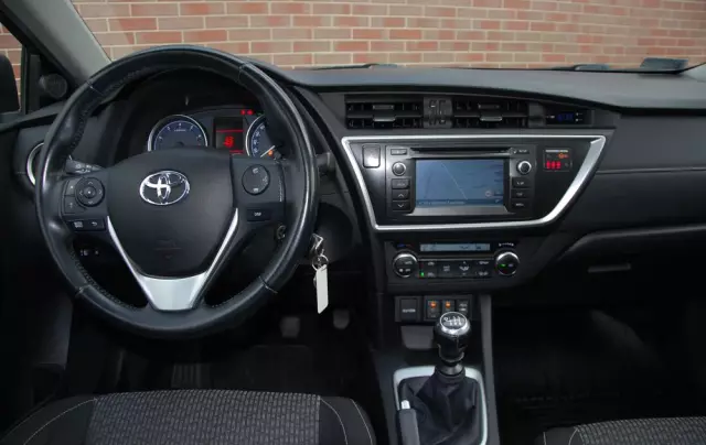 TOYOTA Auris 1.6 Premium