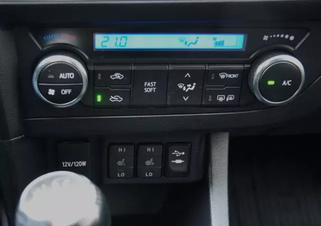 TOYOTA Auris 1.6 Premium