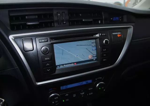 TOYOTA Auris 1.6 Premium