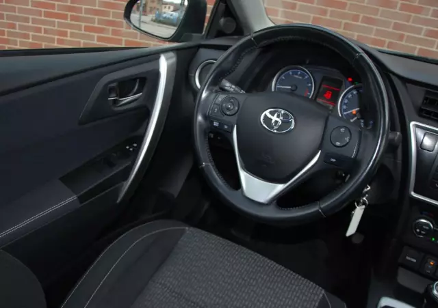 TOYOTA Auris 1.6 Premium