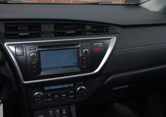 TOYOTA Auris 1.6 Premium