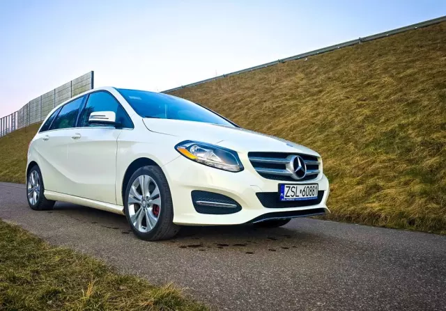 MERCEDES-BENZ Klasa B 250 4-Matic