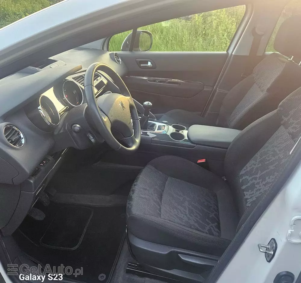 PEUGEOT 3008 120 VTi Premium