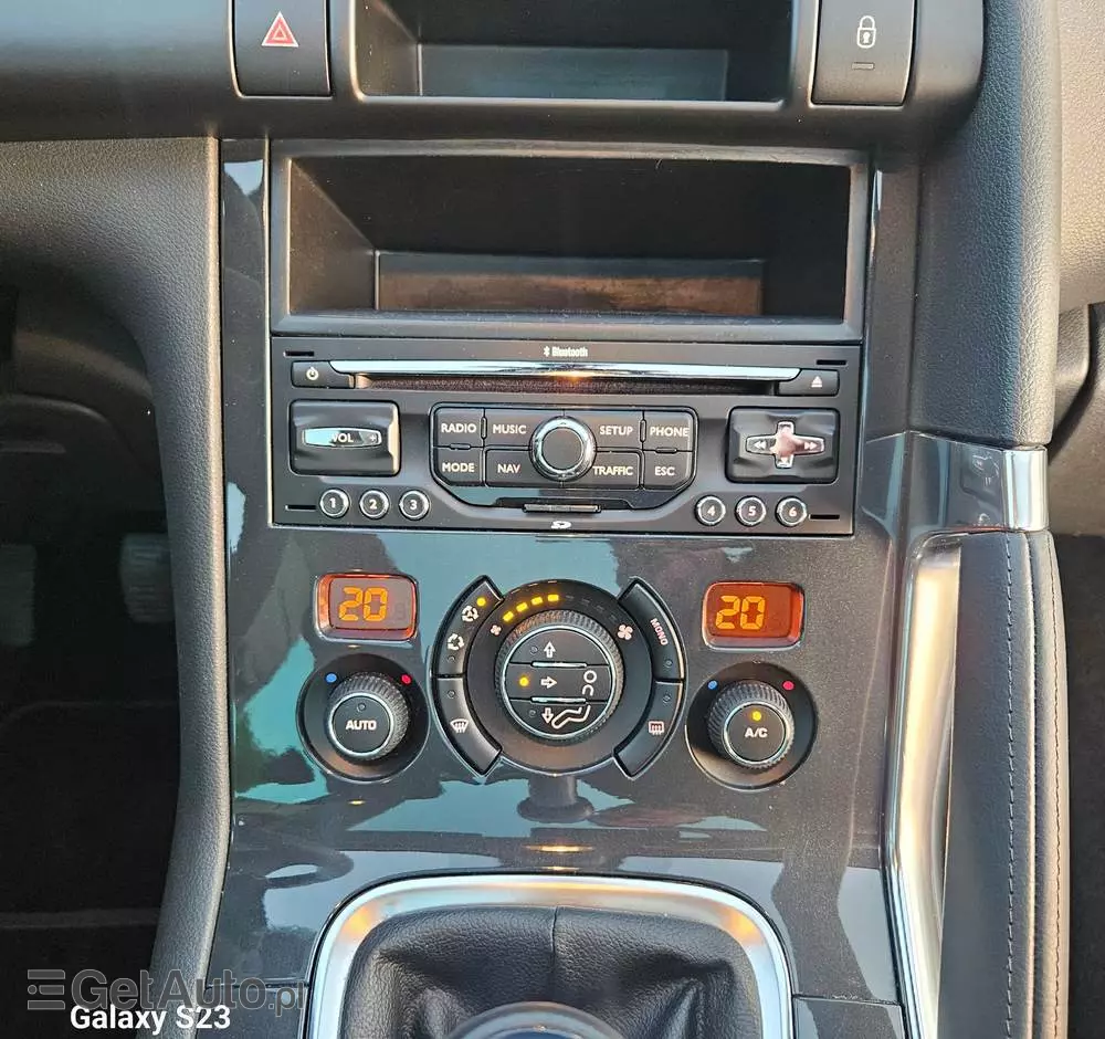 PEUGEOT 3008 120 VTi Premium