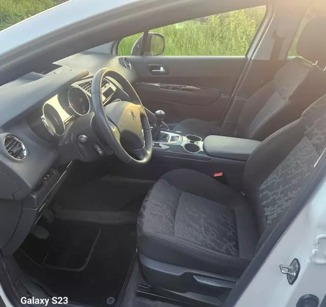 PEUGEOT 3008 120 VTi Premium