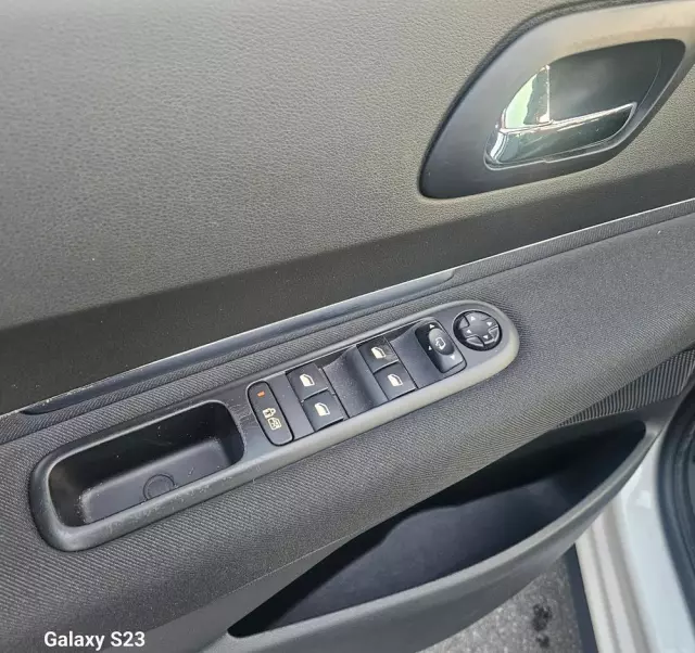 PEUGEOT 3008 120 VTi Premium