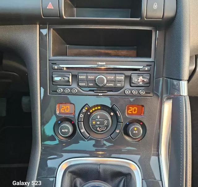 PEUGEOT 3008 120 VTi Premium