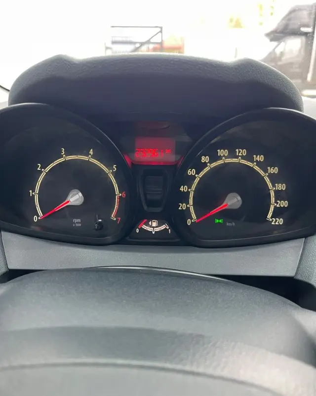 FORD Fiesta 1.25 Champions Edition