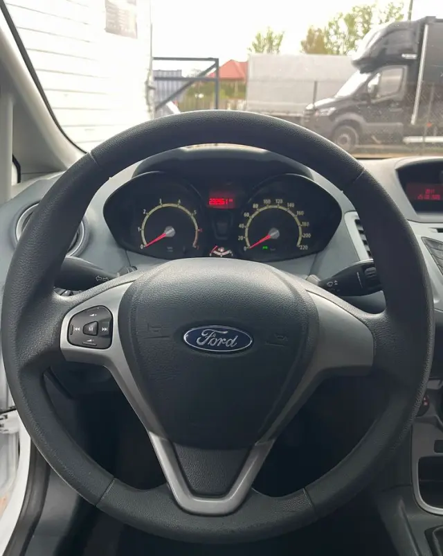 FORD Fiesta 1.25 Champions Edition