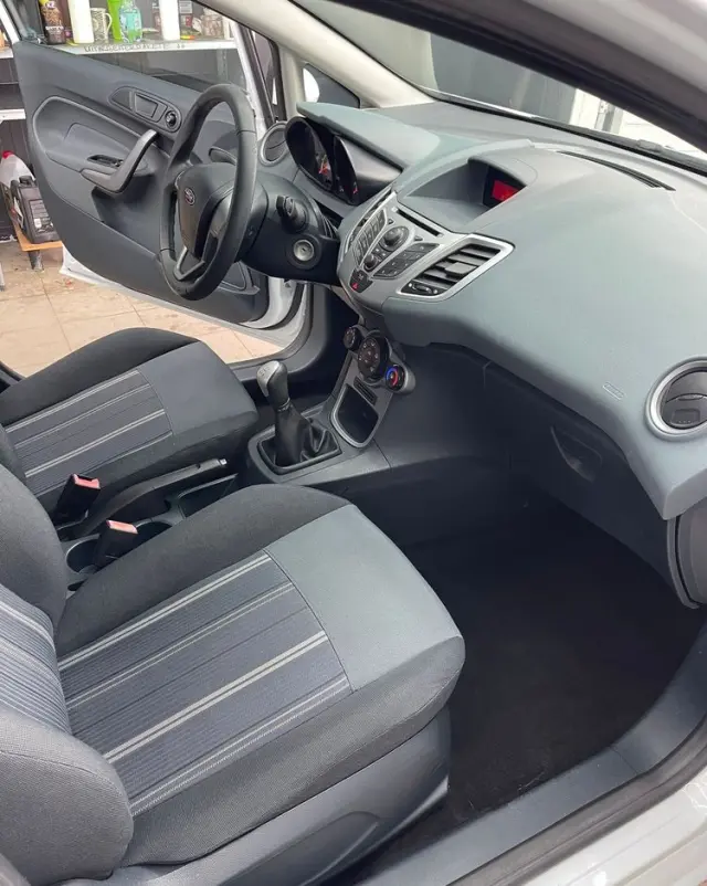 FORD Fiesta 1.25 Champions Edition