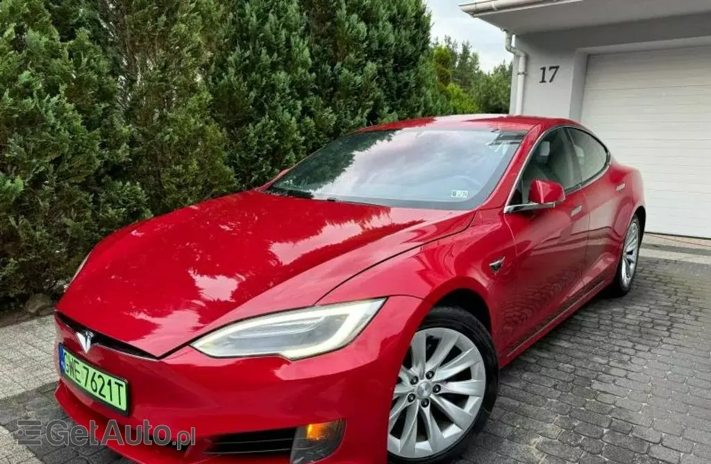 TESLA Model S 