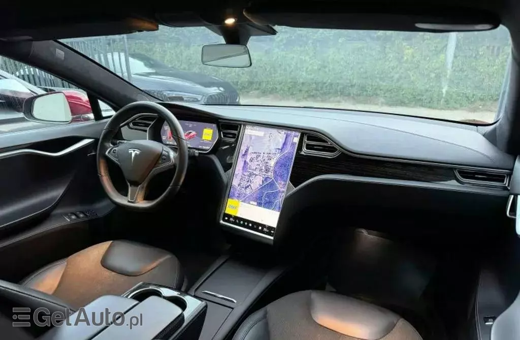 TESLA Model S 