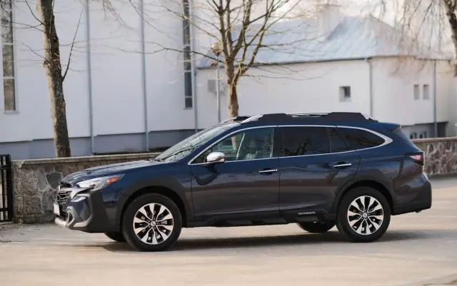 SUBARU Outback 