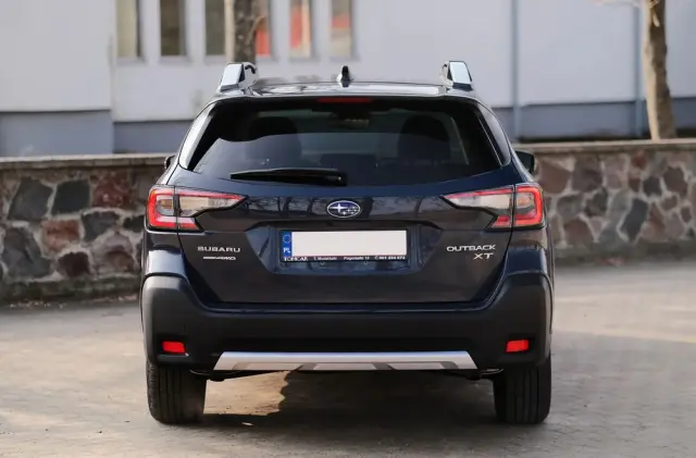 SUBARU Outback 