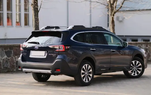 SUBARU Outback 