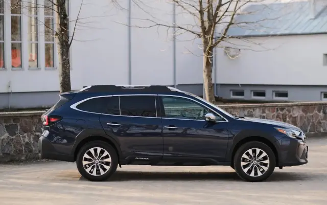 SUBARU Outback 