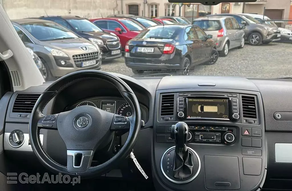 VOLKSWAGEN Multivan 